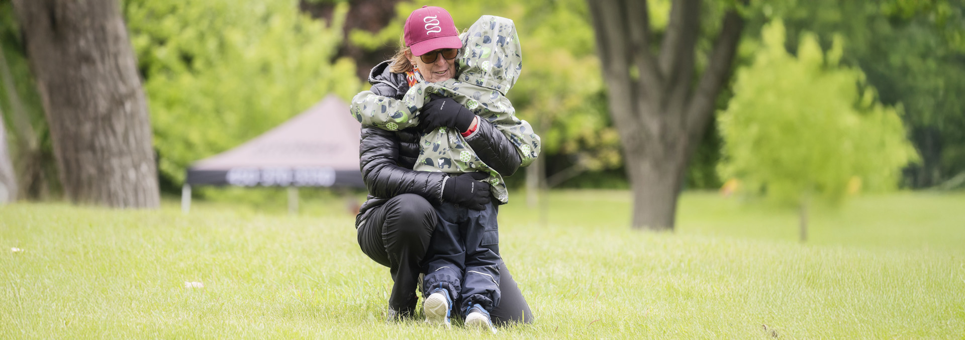 Un soignant atteint de MII et son enfant à la Marche Gutsy