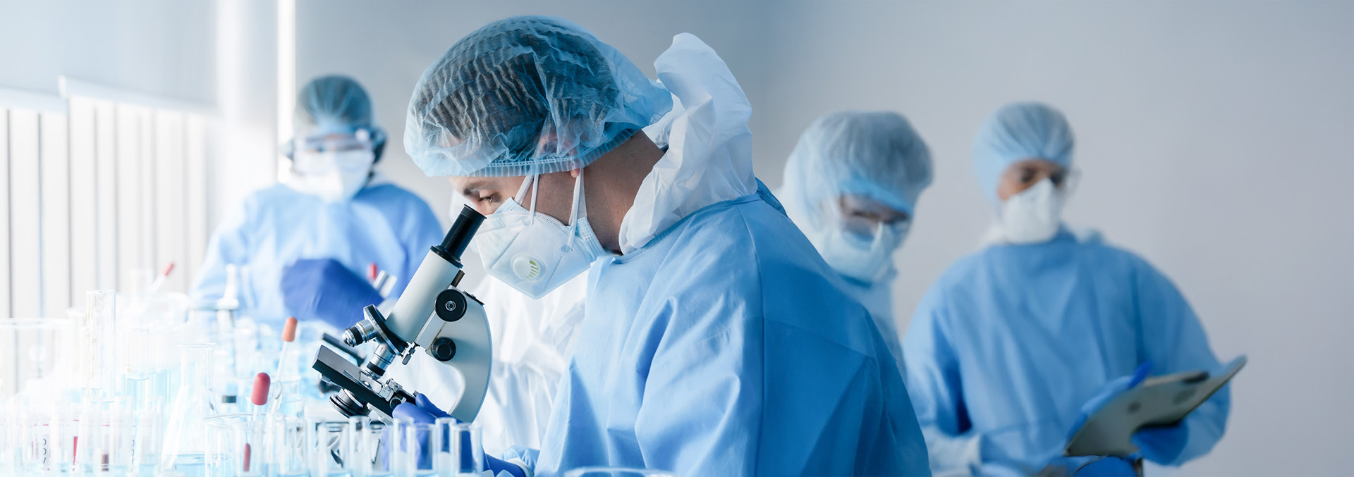Chercheurs en laboratoire