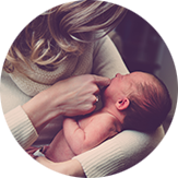  Mère avec un nouveau-né