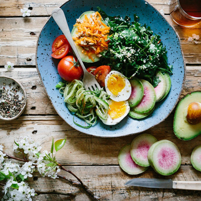 Alimentation saine de légumes dans une assiette